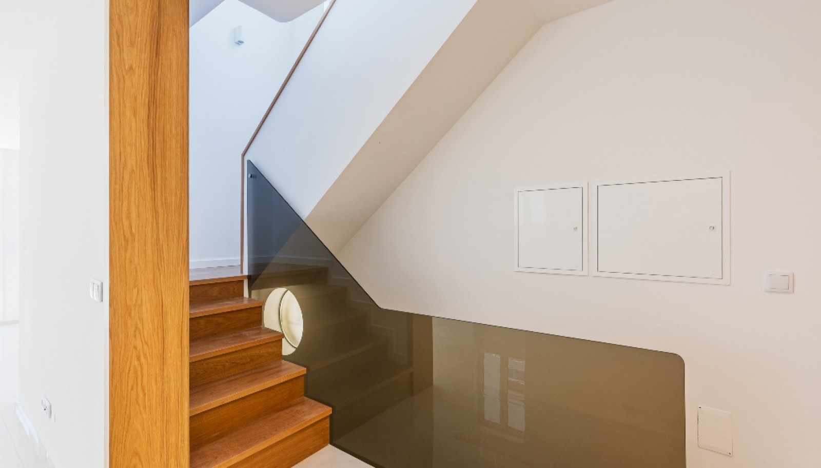 Moradia V4 remodelada para venda em Serralves no Porto, Portugal_382257