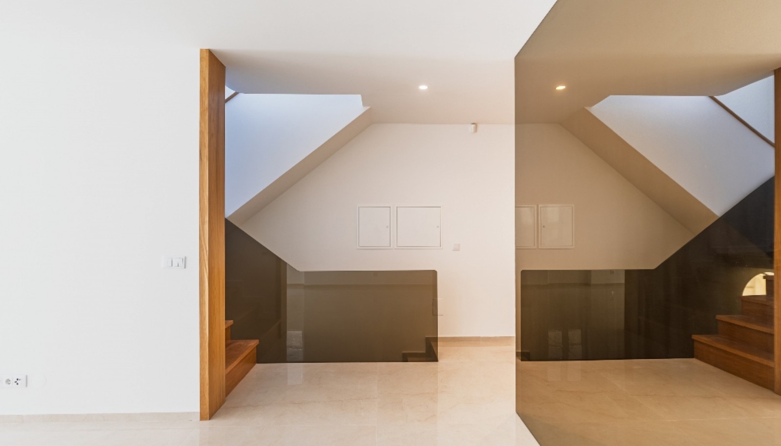 Moradia V4 remodelada para venda em Serralves no Porto, Portugal_382262