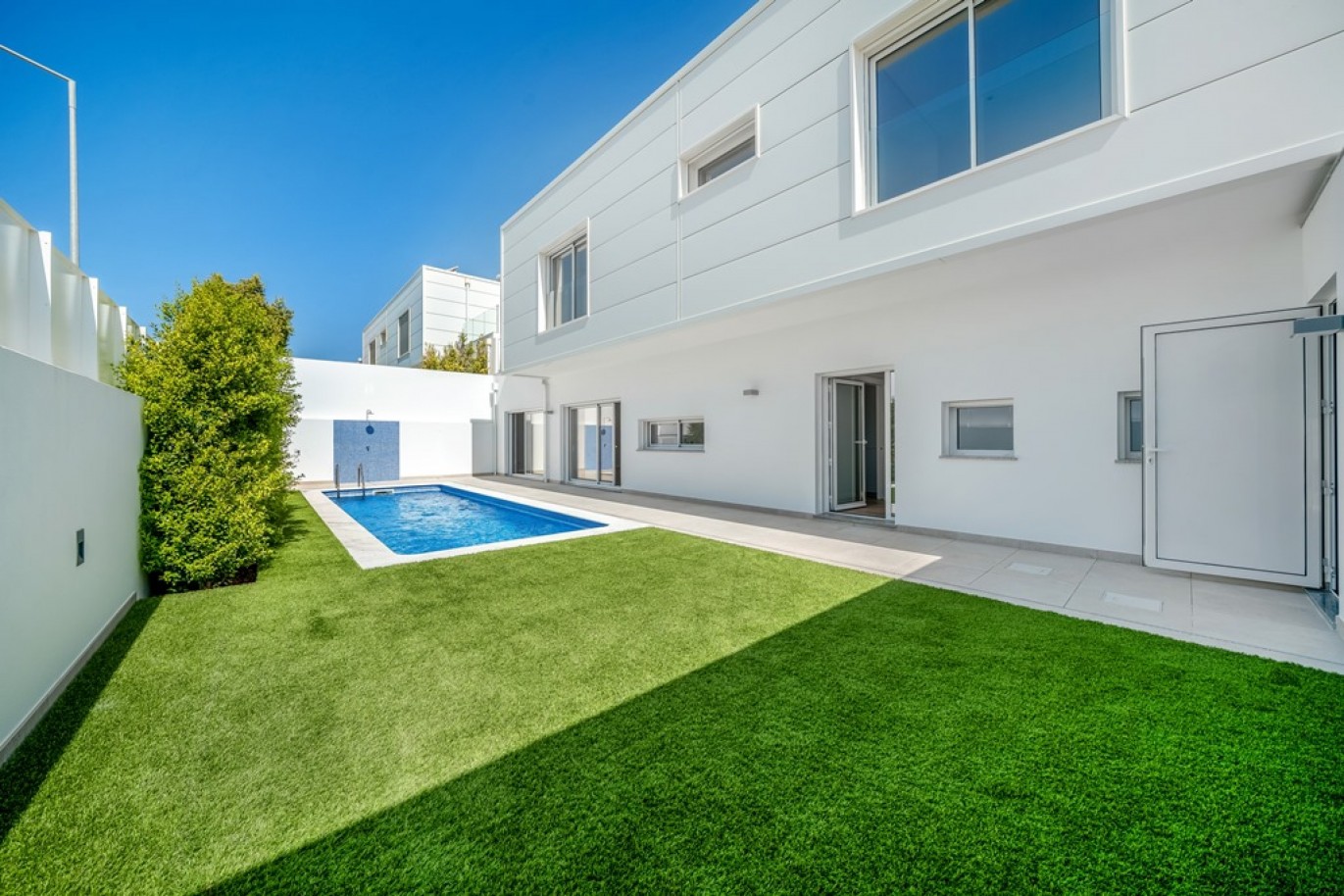 Moderna Moradia V3 com piscina, à venda em Tavira, Algarve_382590