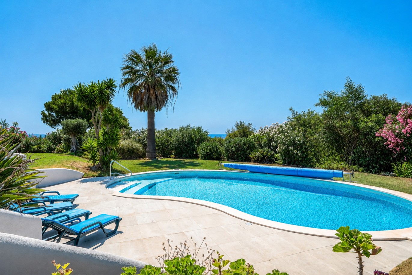 Extraordinária Moradia com piscina e jardim à venda no Algarve_382799