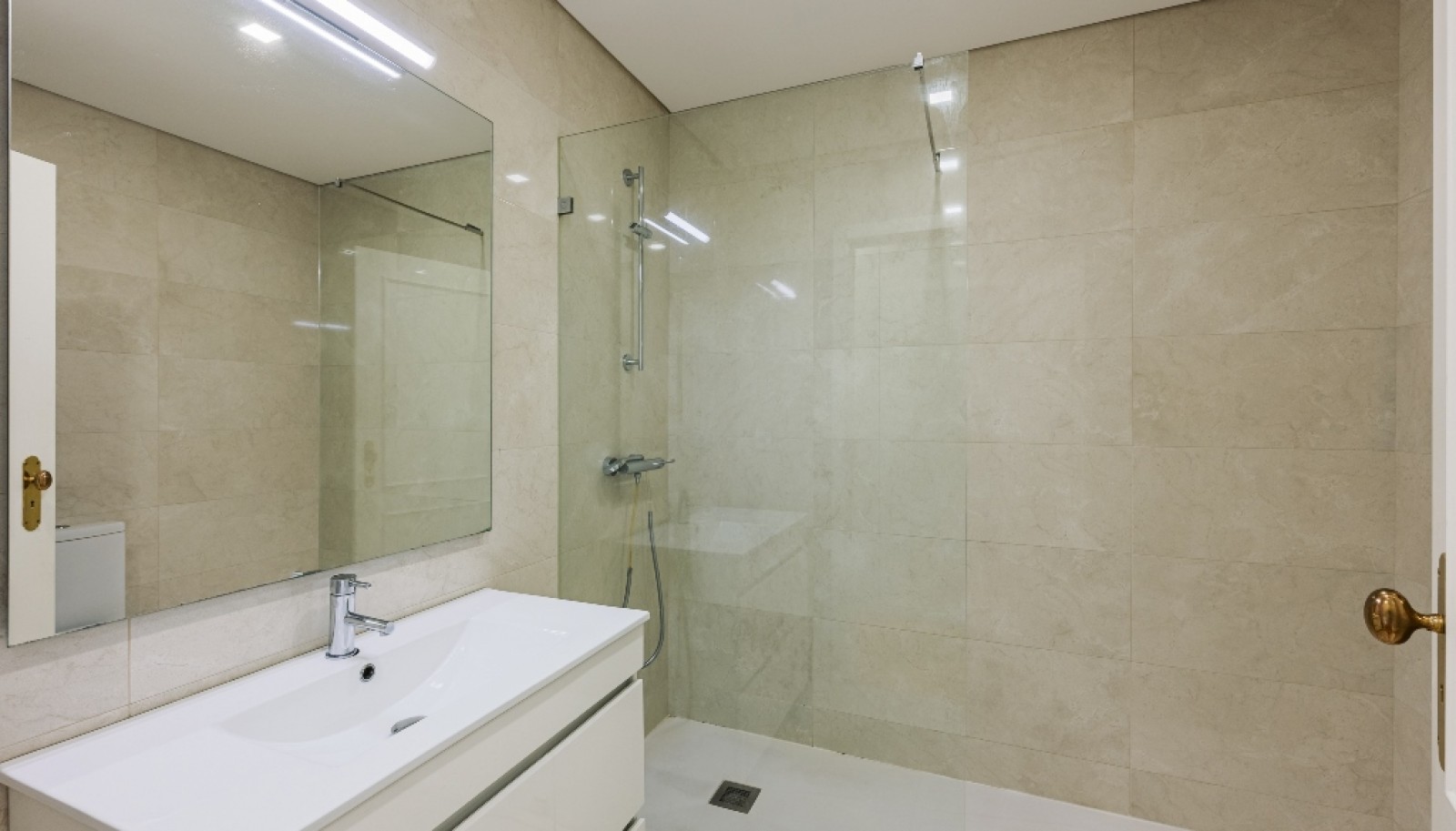 Moradia V3+1 com jardim para arrendar na Foz do Douro, no Porto_382818