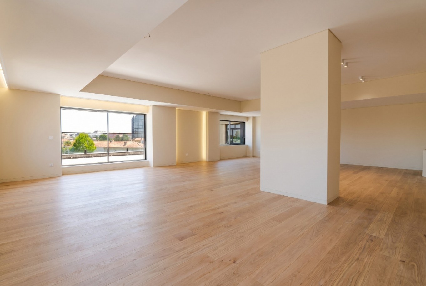 Luxury 4-bedroom penthouse for sale in Porto, Portugal_382986