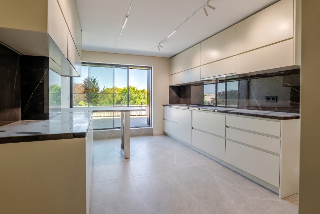 Luxury 4-bedroom penthouse for sale in Porto, Portugal_382991