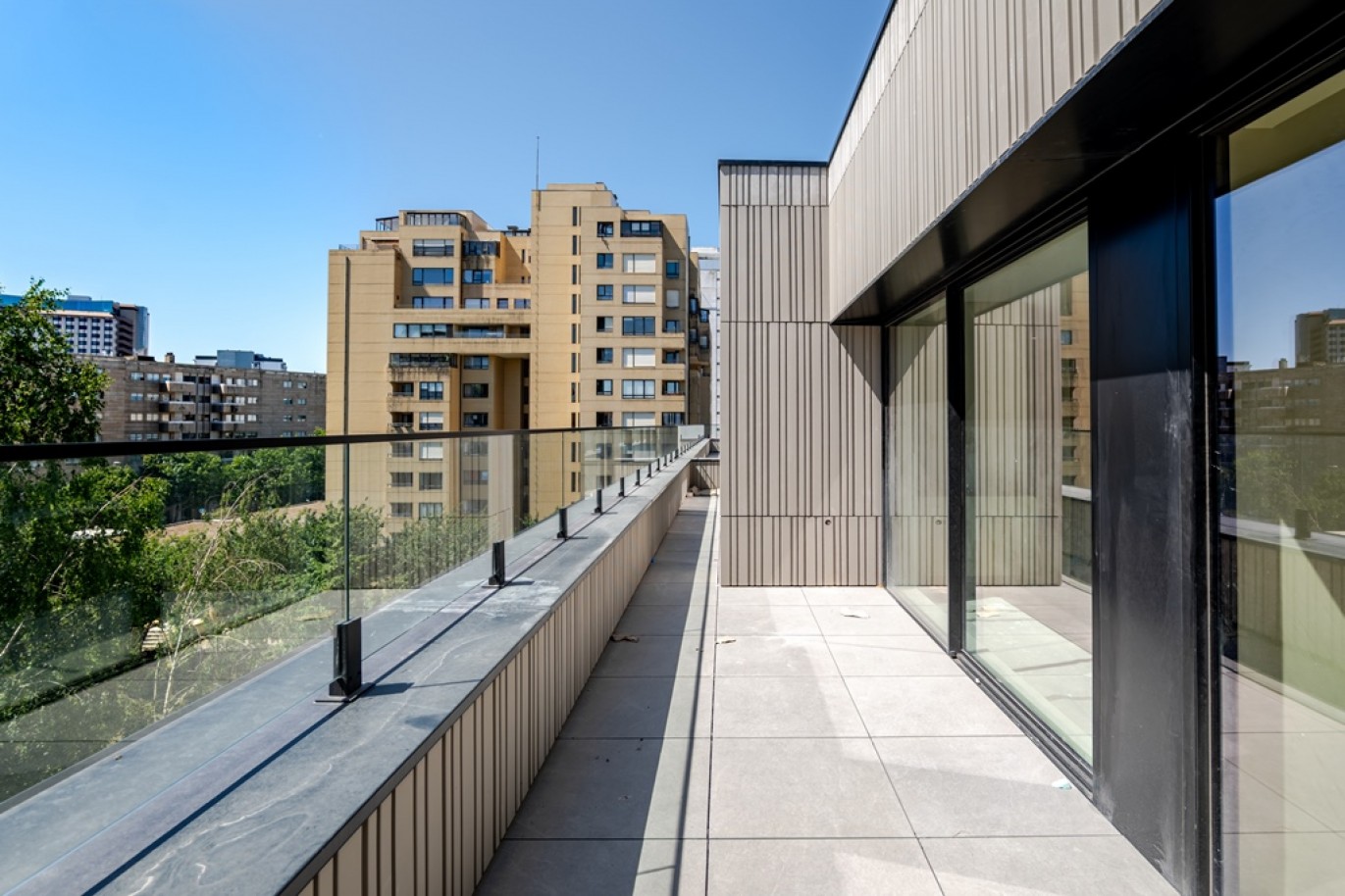 Luxury 4-bedroom penthouse for sale in Porto, Portugal_383001