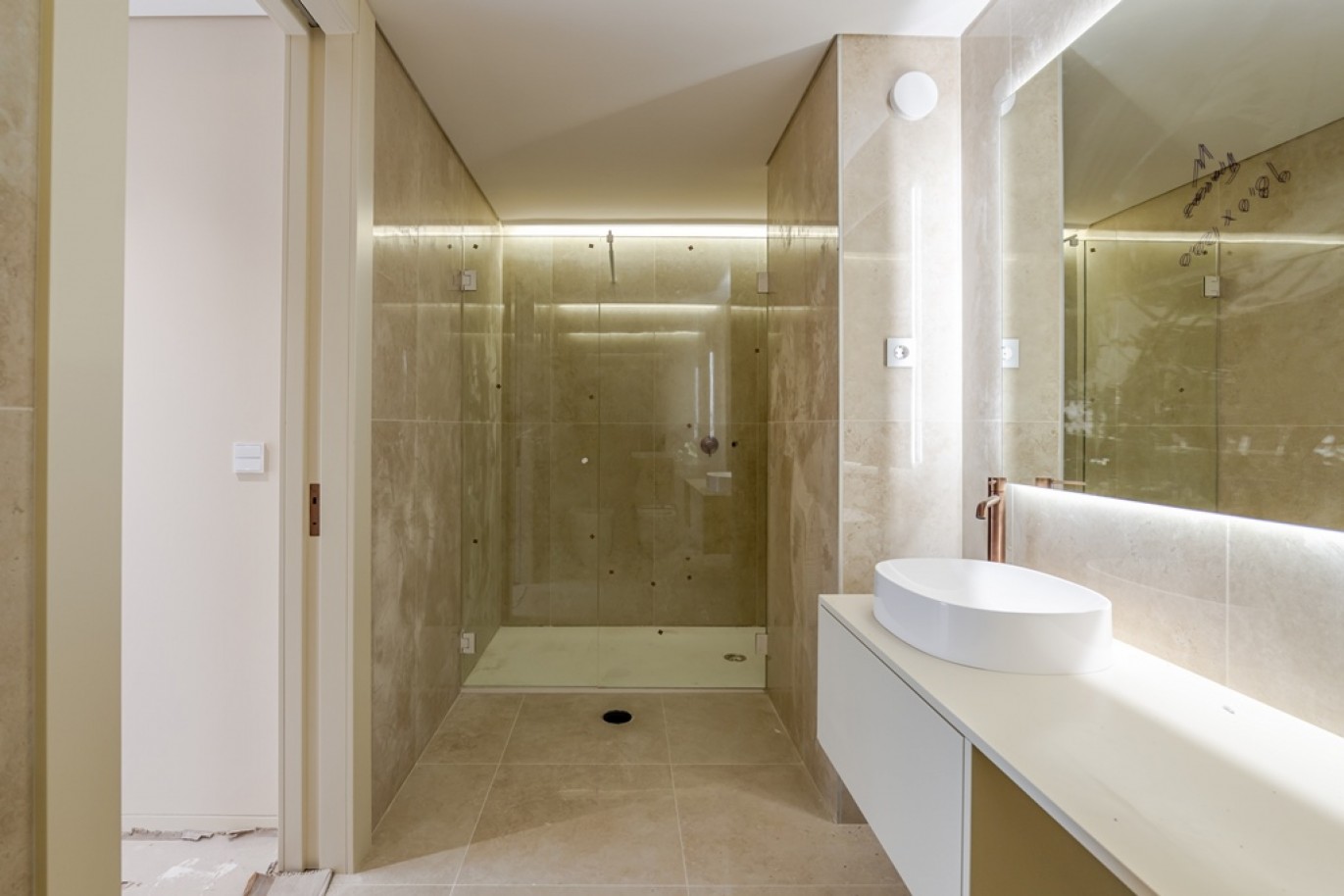 Luxury 4-bedroom penthouse for sale in Porto, Portugal_383007