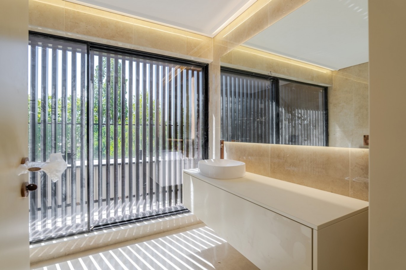 Luxury 4-bedroom penthouse for sale in Porto, Portugal_383009