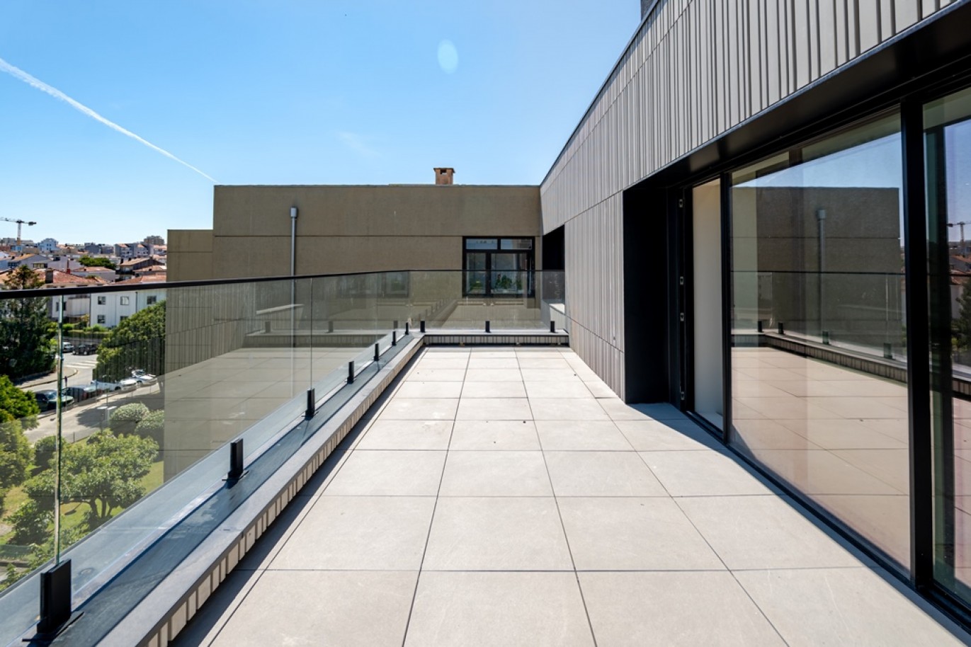 Luxury 4-bedroom penthouse for sale in Porto, Portugal_383035