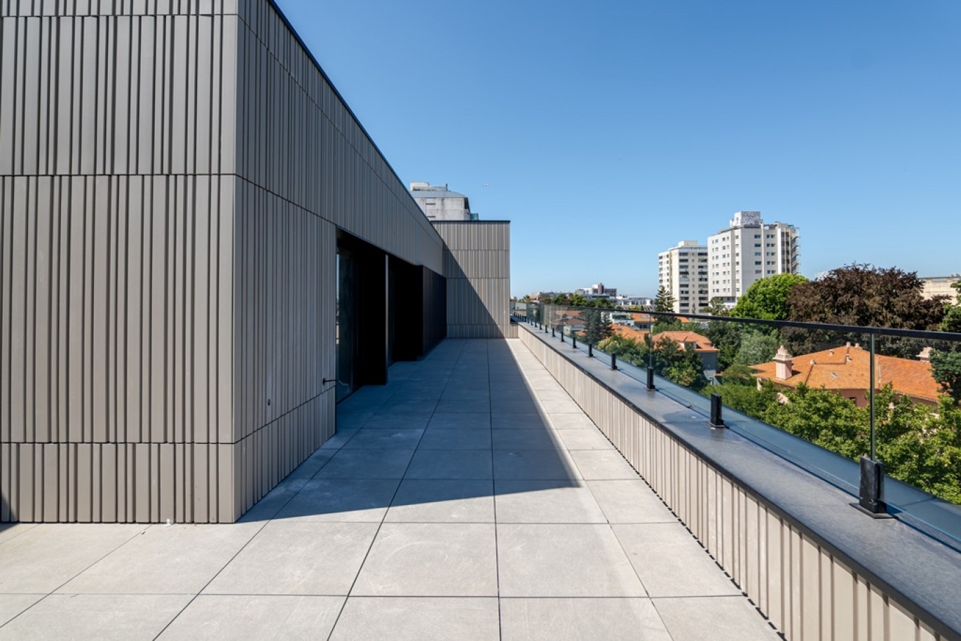 Luxury 4-bedroom penthouse for sale in Porto, Portugal_383041