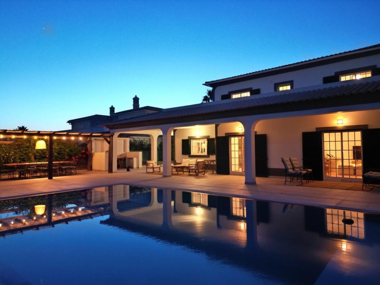 Moradia V5, com piscina e jacuzzi, à venda em Almancil, Algarve_383085