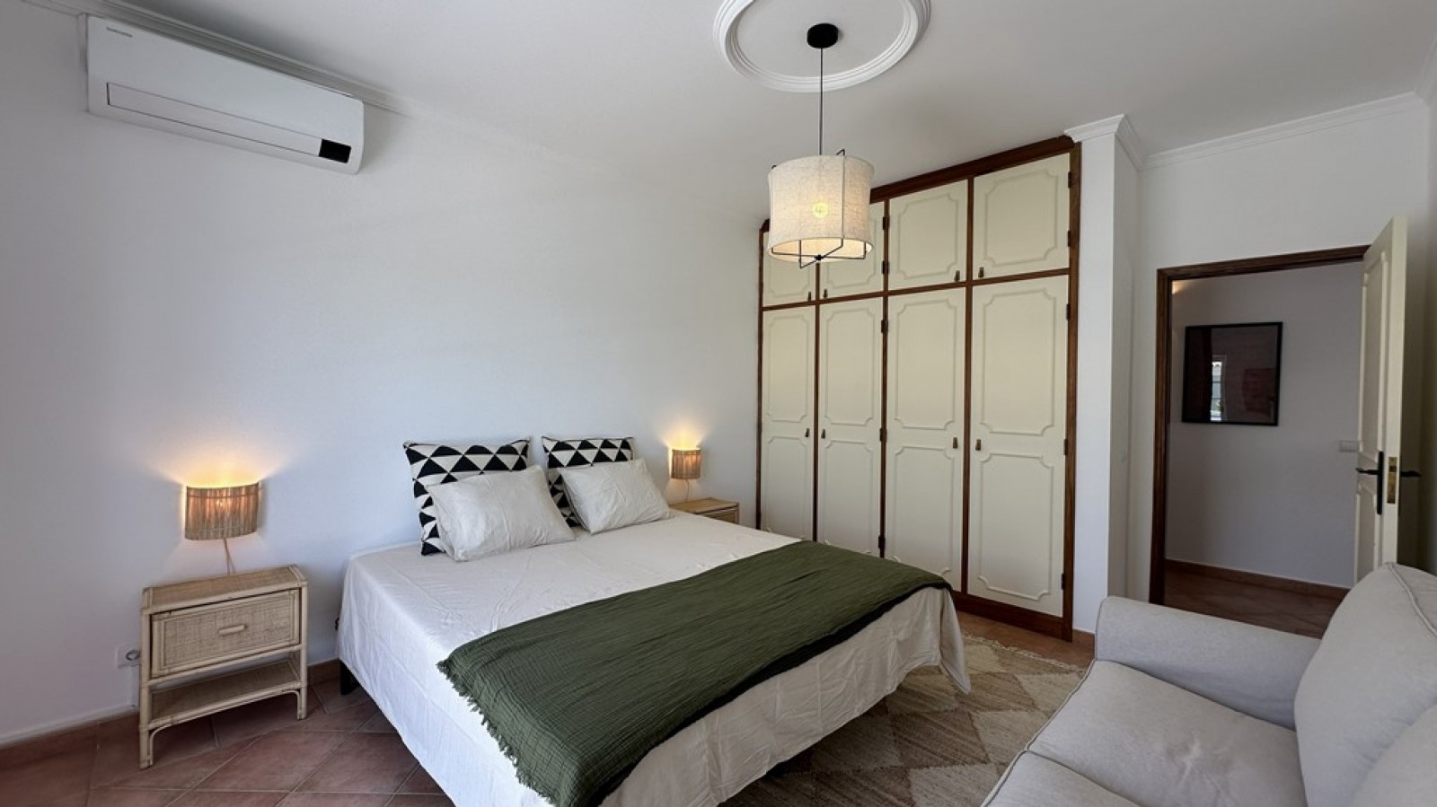 Moradia V5, com piscina e jacuzzi, à venda em Almancil, Algarve_383086