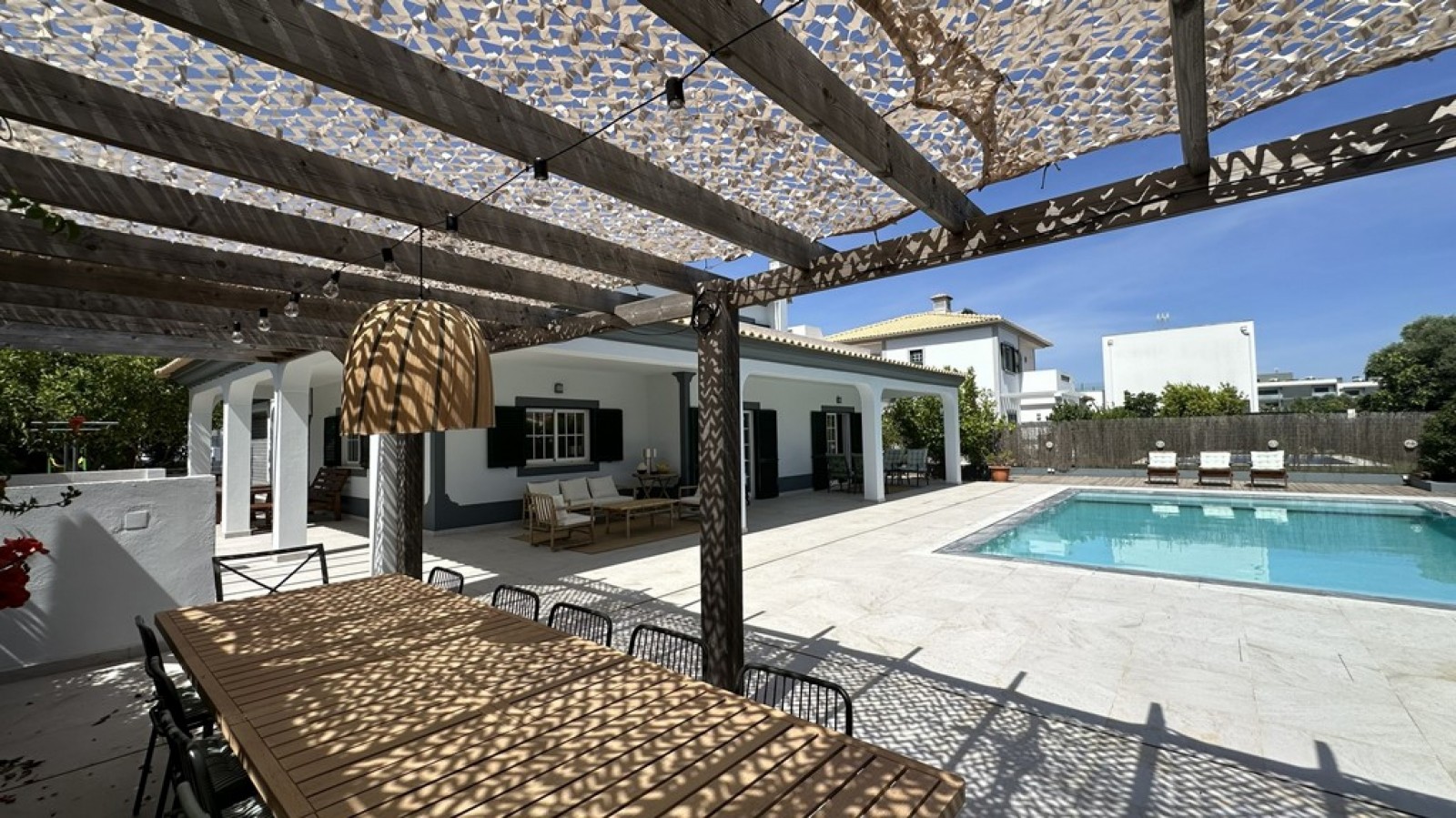 Moradia V5, com piscina e jacuzzi, à venda em Almancil, Algarve_383088