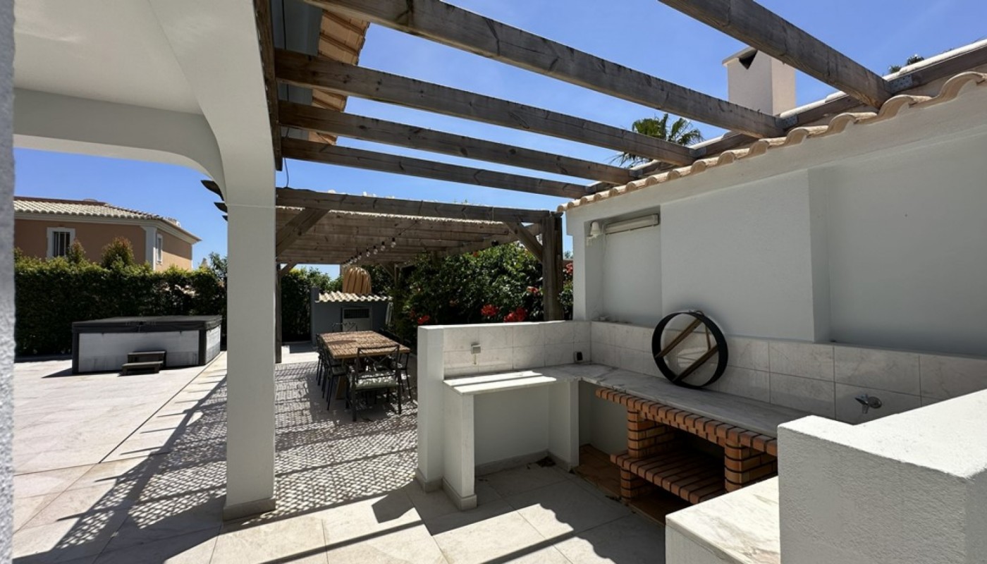 5 Bedroom Villa/Townhouse's Image 4