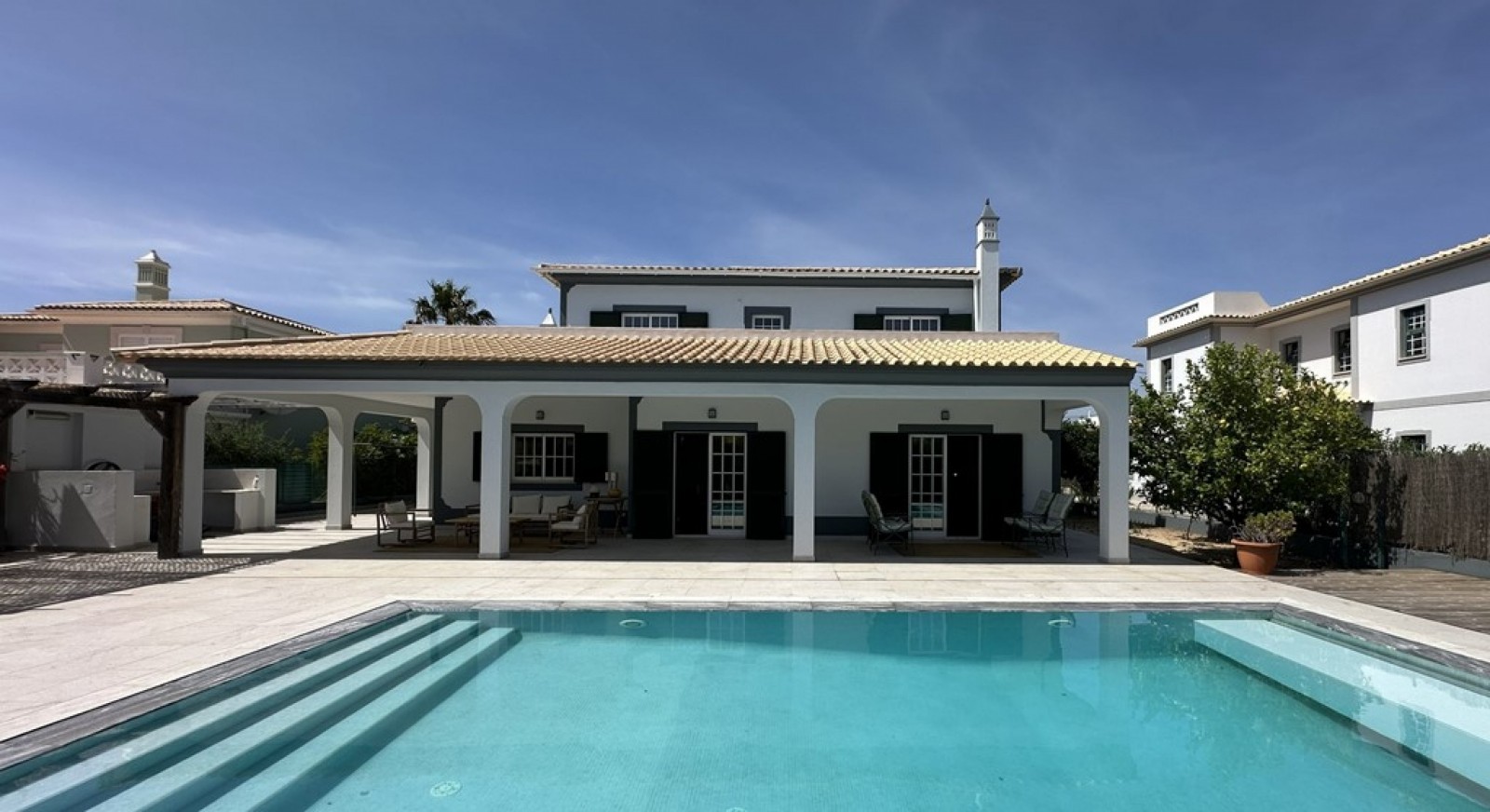 Moradia V5, com piscina e jacuzzi, à venda em Almancil, Algarve_383092