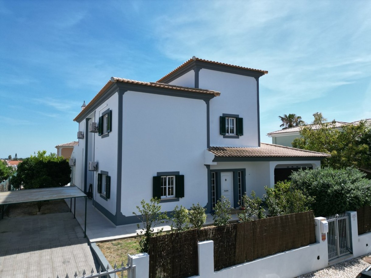Moradia V5, com piscina e jacuzzi, à venda em Almancil, Algarve_383094