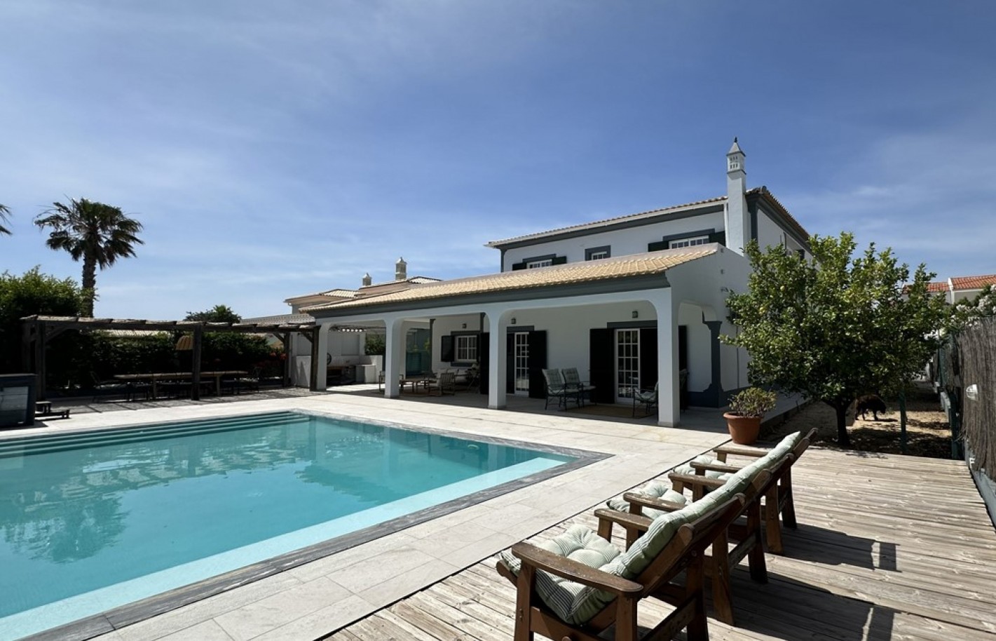 Moradia V5, com piscina e jacuzzi, à venda em Almancil, Algarve_383096