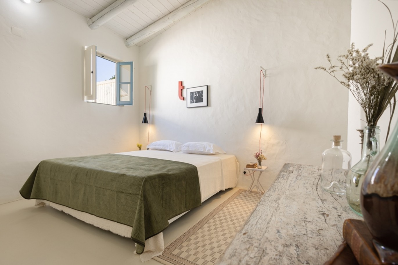 Picturesque proprerty with a pool for sale in Estoi, Algarve, Portugal_383715
