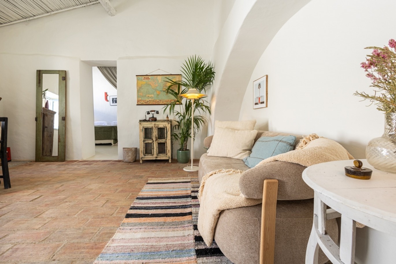 Picturesque proprerty with a pool for sale in Estoi, Algarve, Portugal_383721