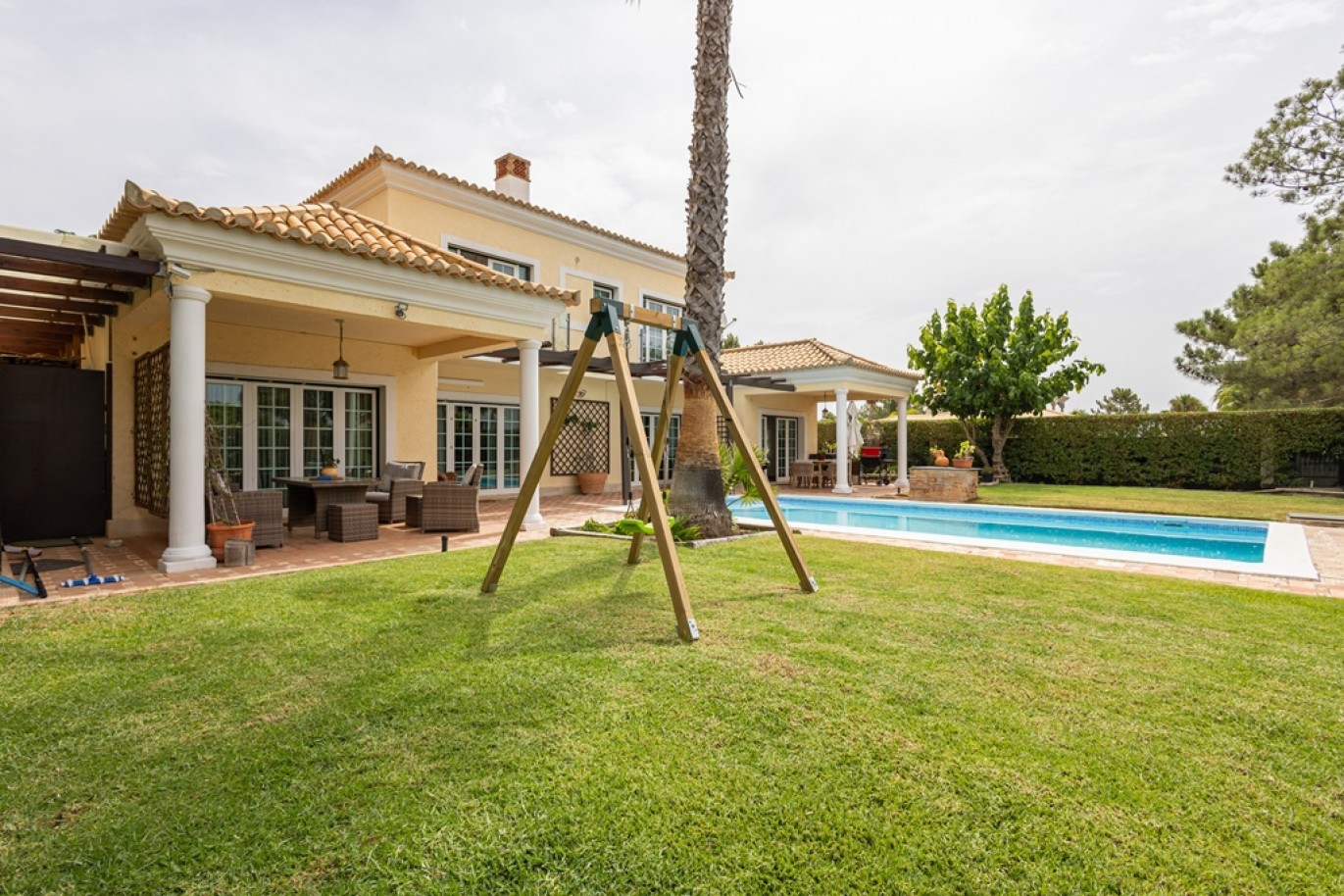 Moradia V4, com piscina, para venda, em Vila Sol, Algarve_383733