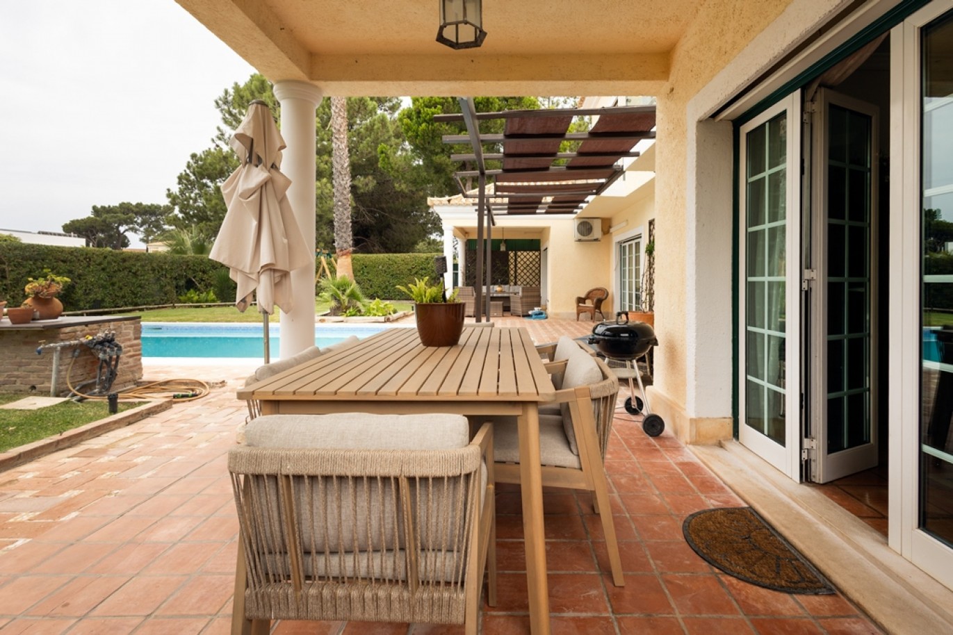 Moradia V4, com piscina, para venda, em Vila Sol, Algarve_383736