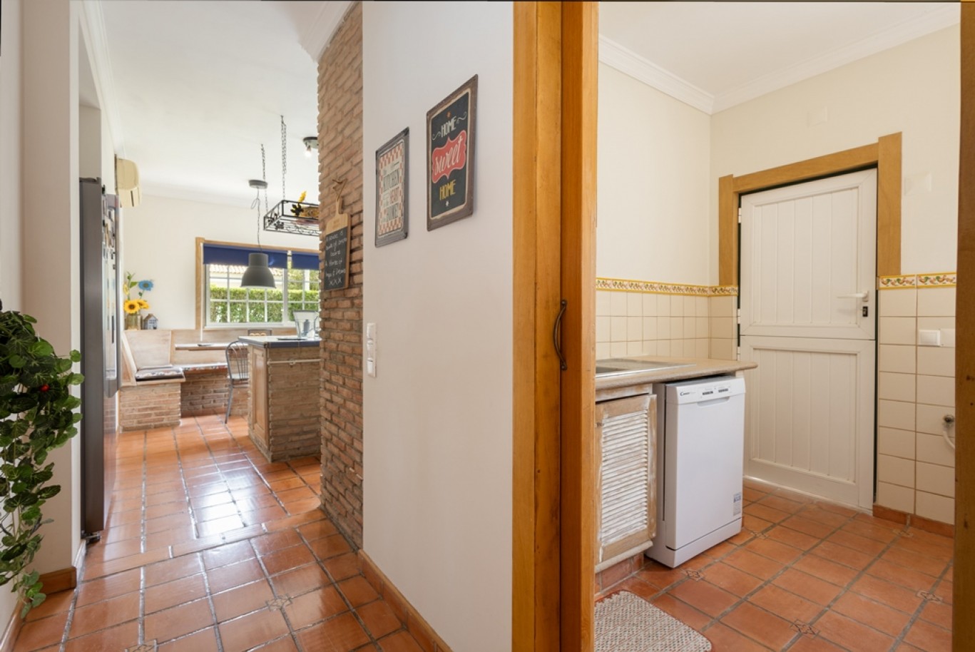Moradia V4, com piscina, para venda, em Vila Sol, Algarve_383745