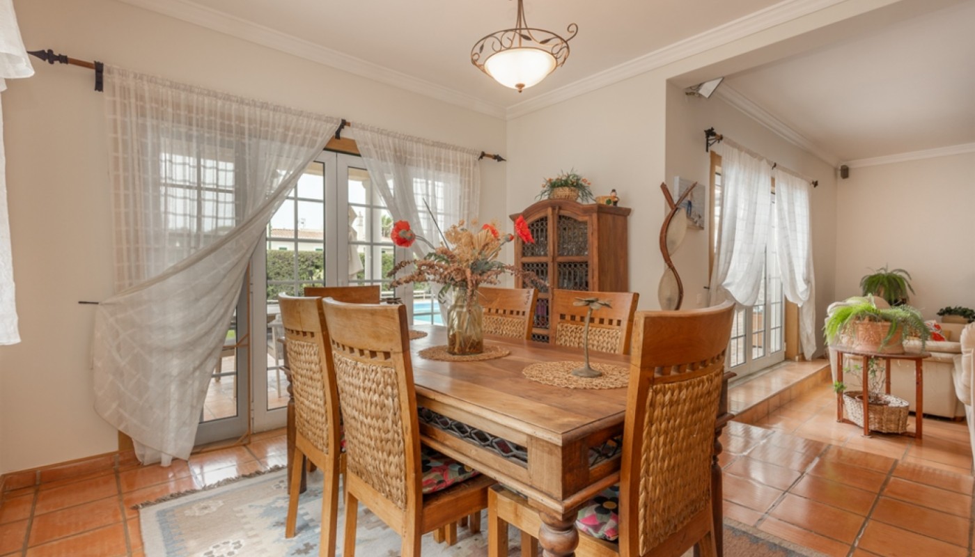4 Bedroom Villa/Townhouse's Image 3