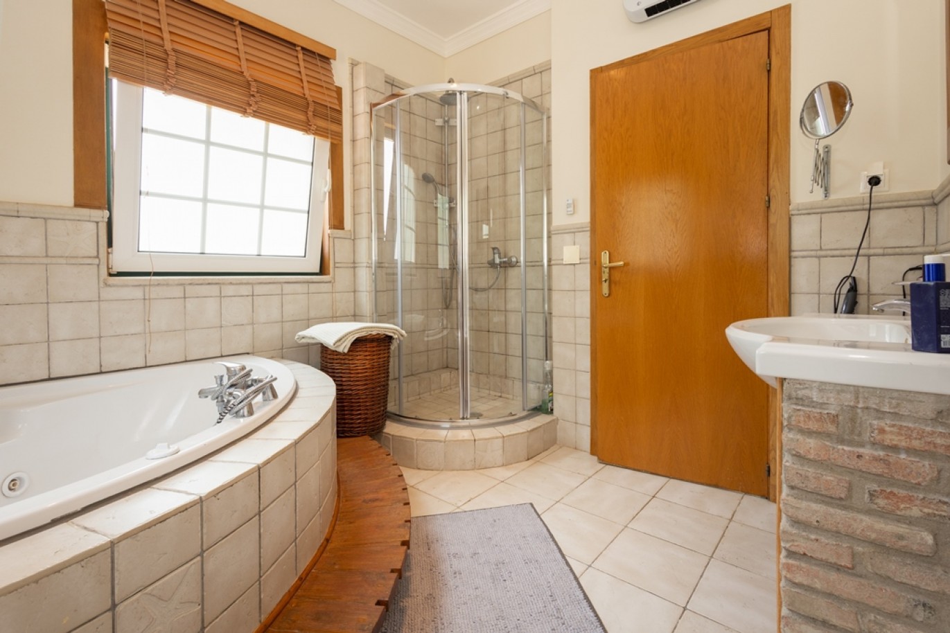 Moradia V4, com piscina, para venda, em Vila Sol, Algarve_383752