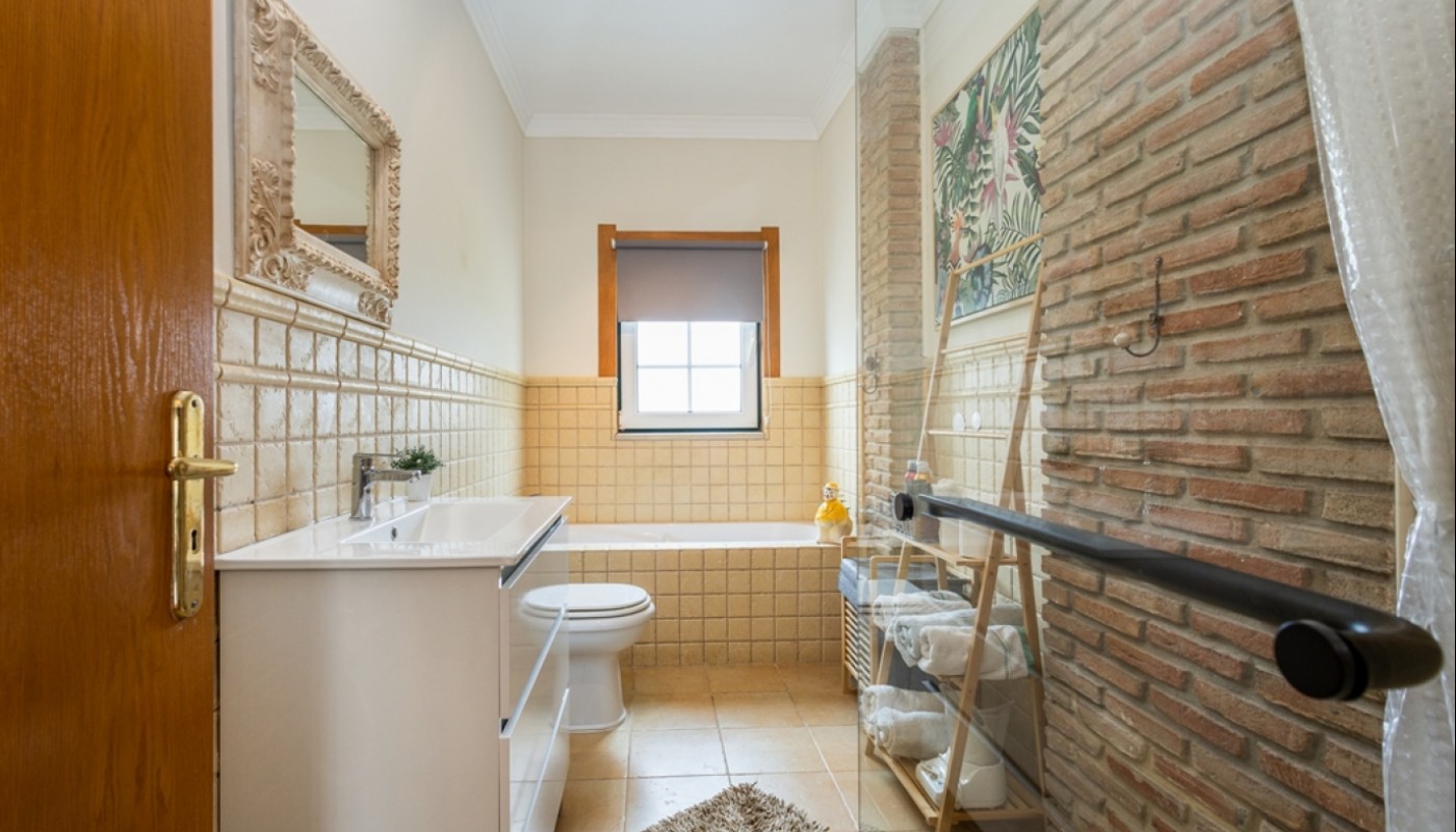 4 Bedroom Villa/Townhouse's Image 12