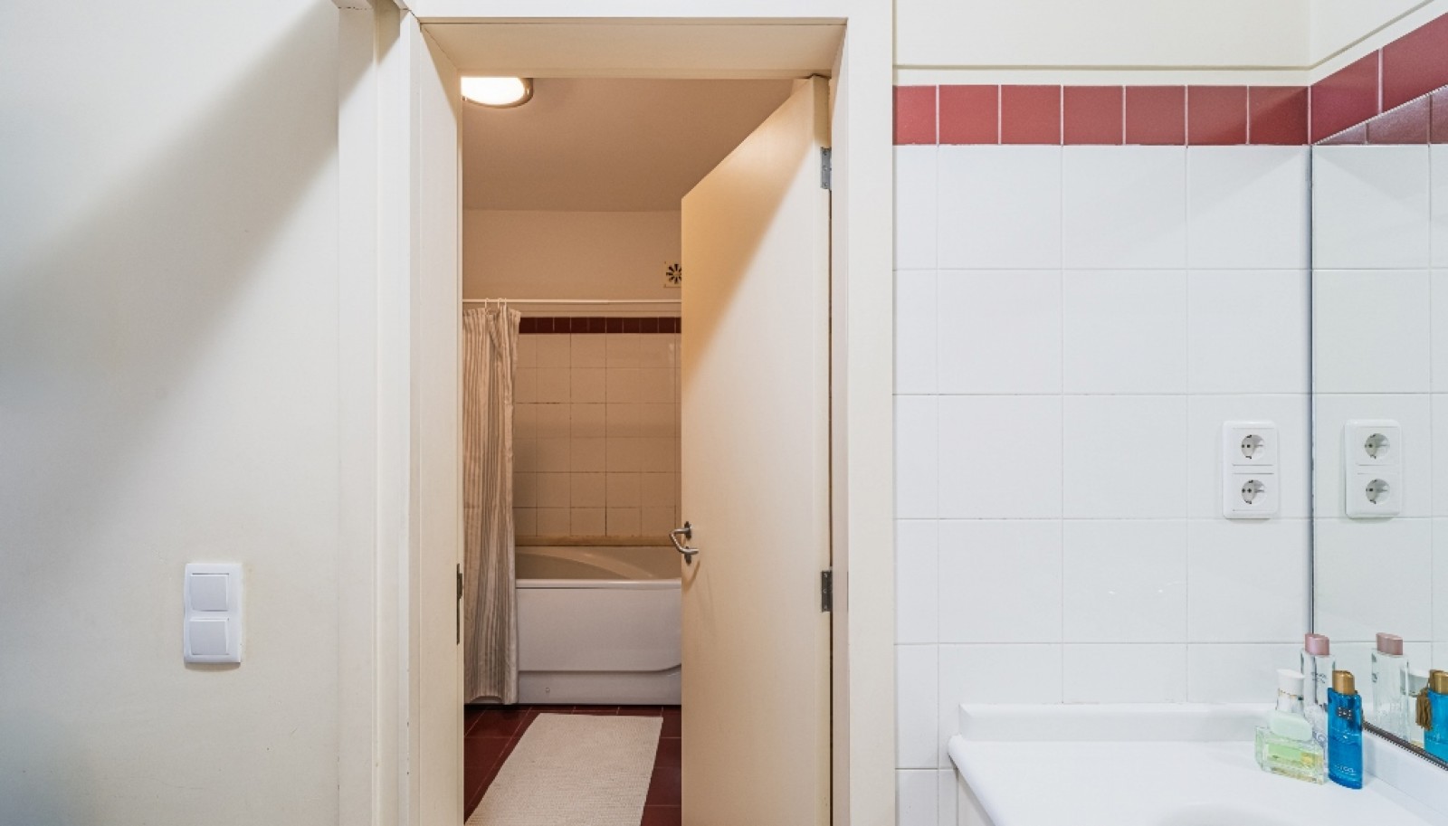 Casa 4 dormitorios con jardín en Senhora da Hora, Matosinhos, Portugal_384744