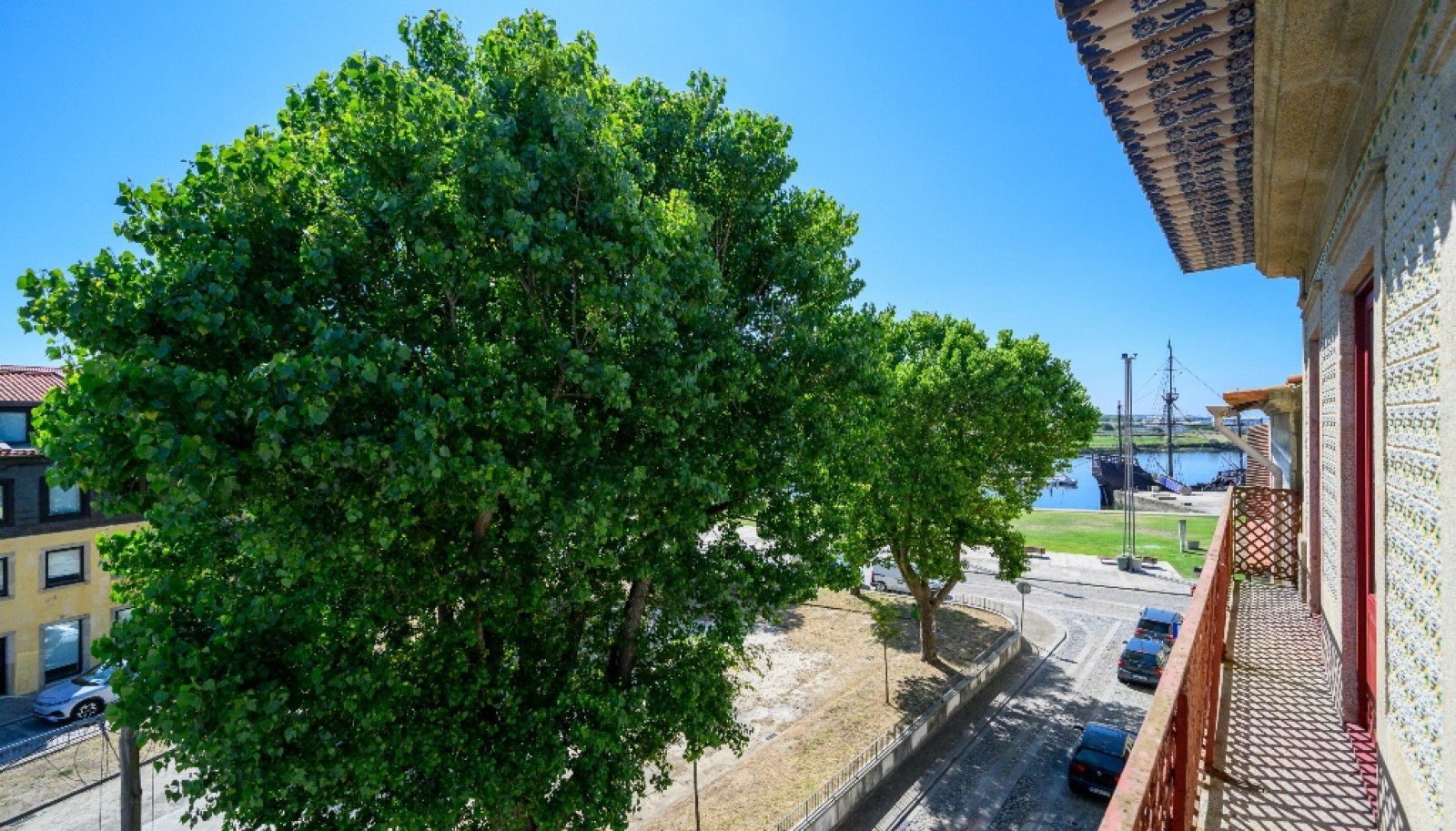 Four-bedroom house with river views in Vila do Conde, Portugal_385768