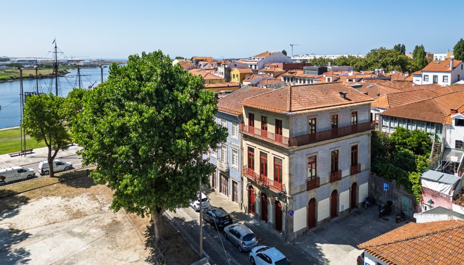 Four-bedroom house with river views in Vila do Conde, Portugal_385812