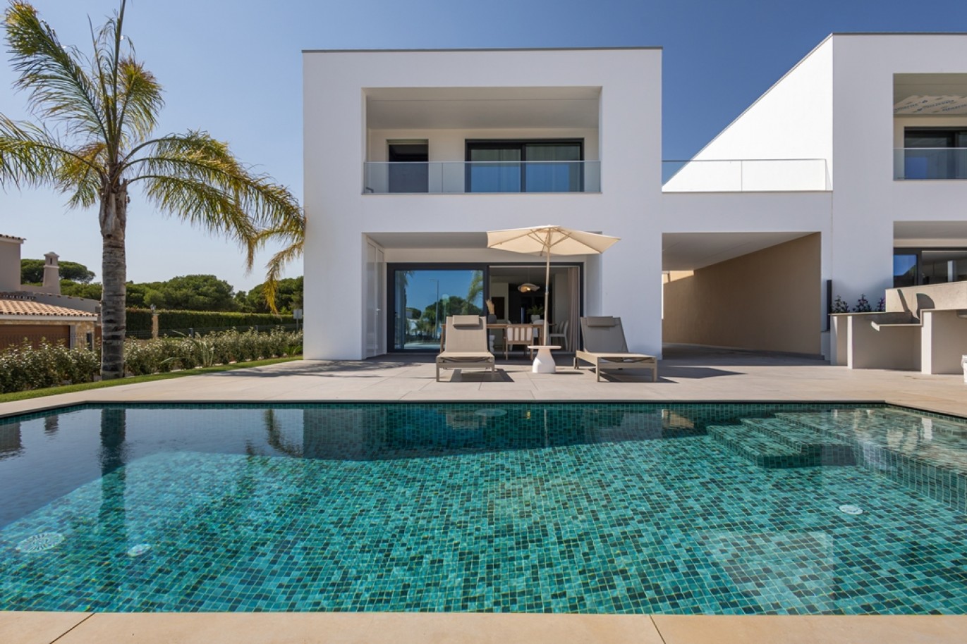 Villa with pool in private condominium, Golden Triangle, Algarve_385997
