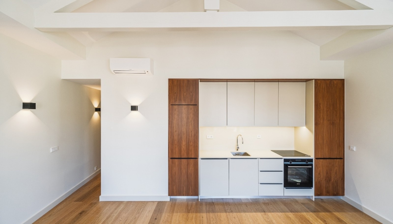 Apartamento T1 para arrendar novo com pátio, Baixa do Porto, Portugal_386071