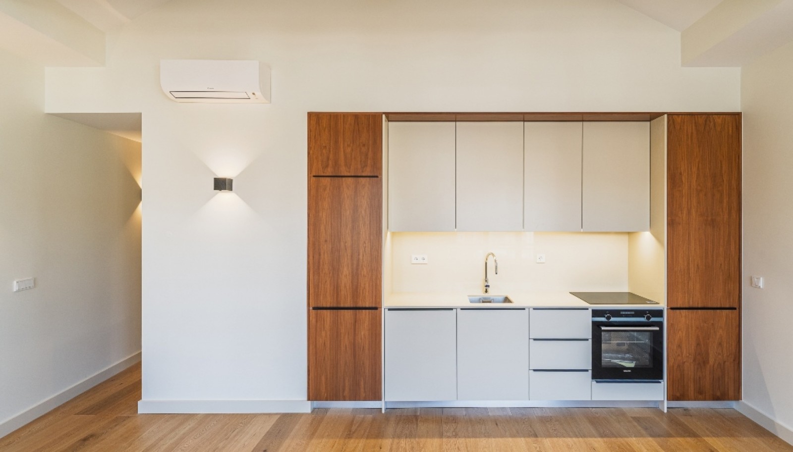 Apartamento T1 para arrendar novo com pátio, Baixa do Porto, Portugal_386074