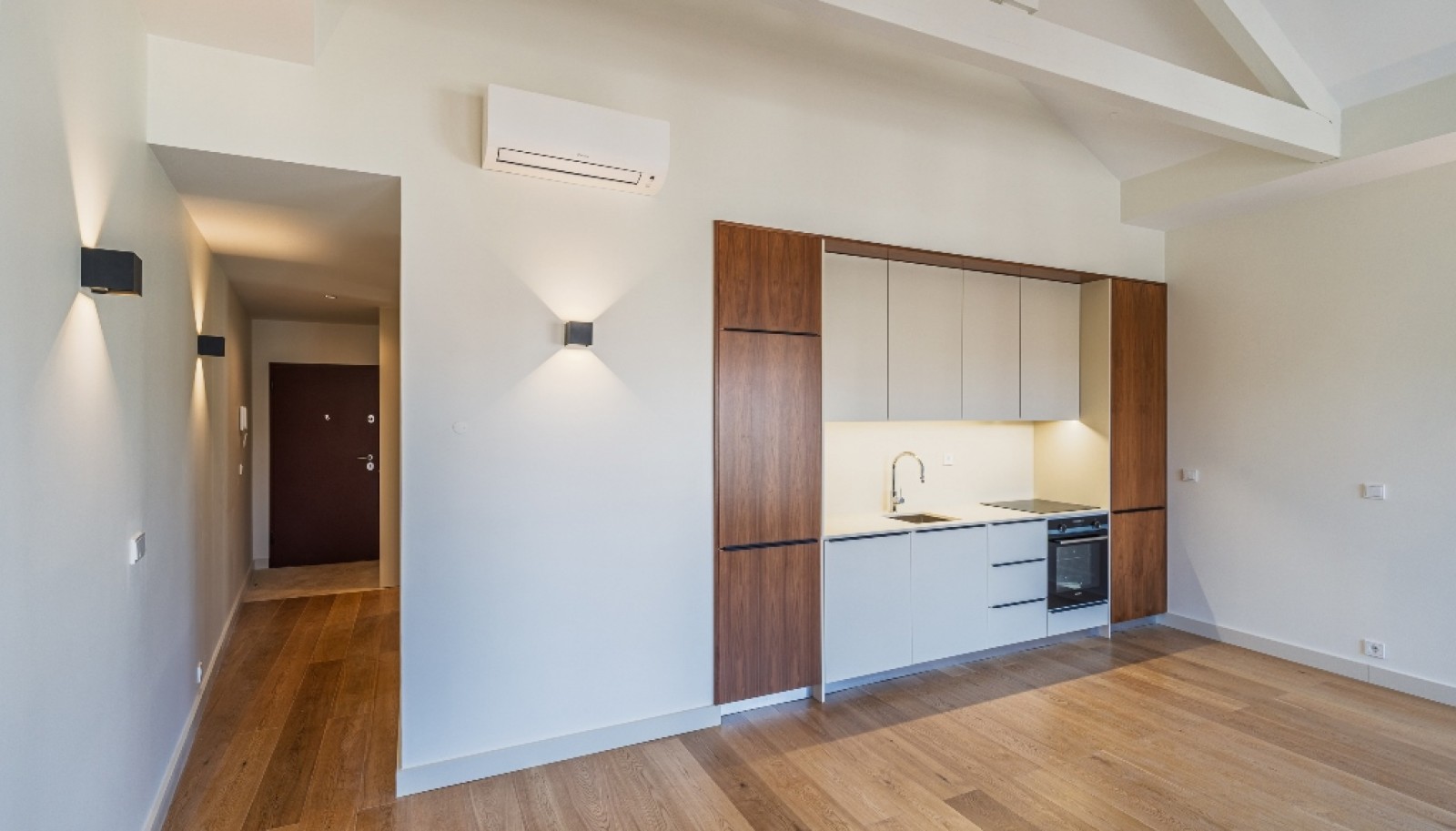 Apartamento T1 para arrendar novo com pátio, Baixa do Porto, Portugal_386075