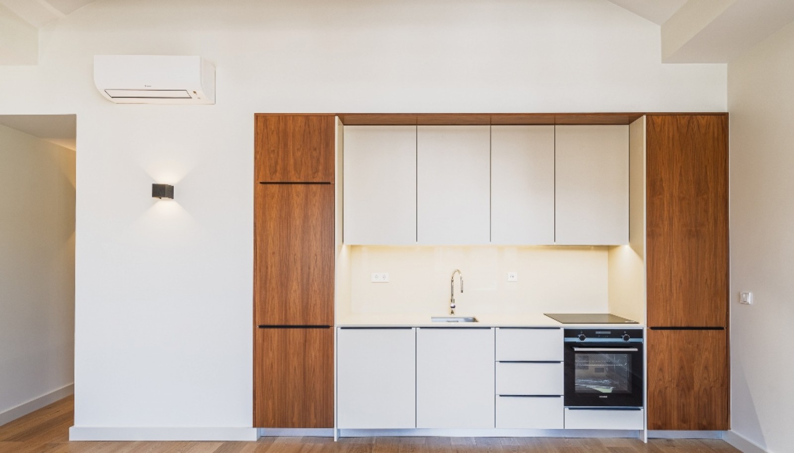 Apartamento T1 para arrendar novo com pátio, Baixa do Porto, Portugal_386076