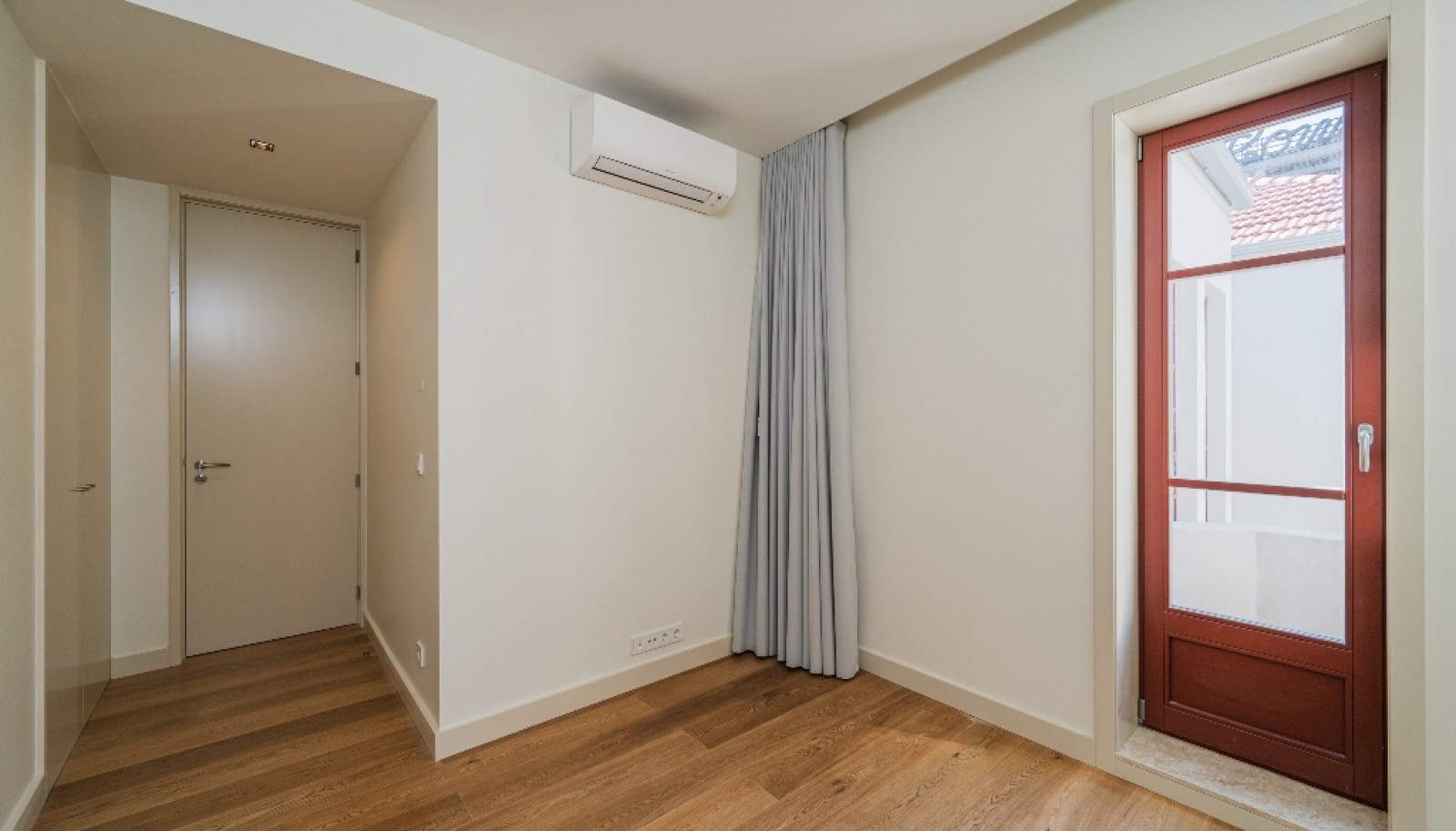 Apartamento T1 para arrendar novo com pátio, Baixa do Porto, Portugal_386080