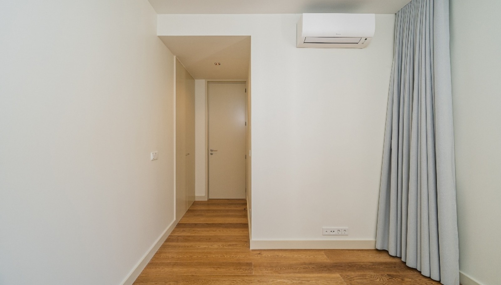 Apartamento T1 para arrendar novo com pátio, Baixa do Porto, Portugal_386081