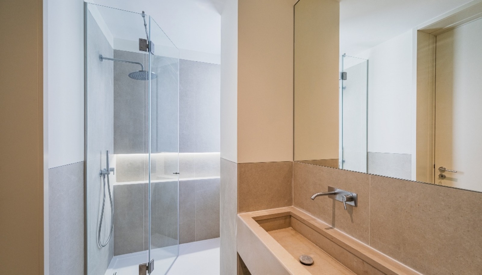 Apartamento T1 para arrendar novo com pátio, Baixa do Porto, Portugal_386084