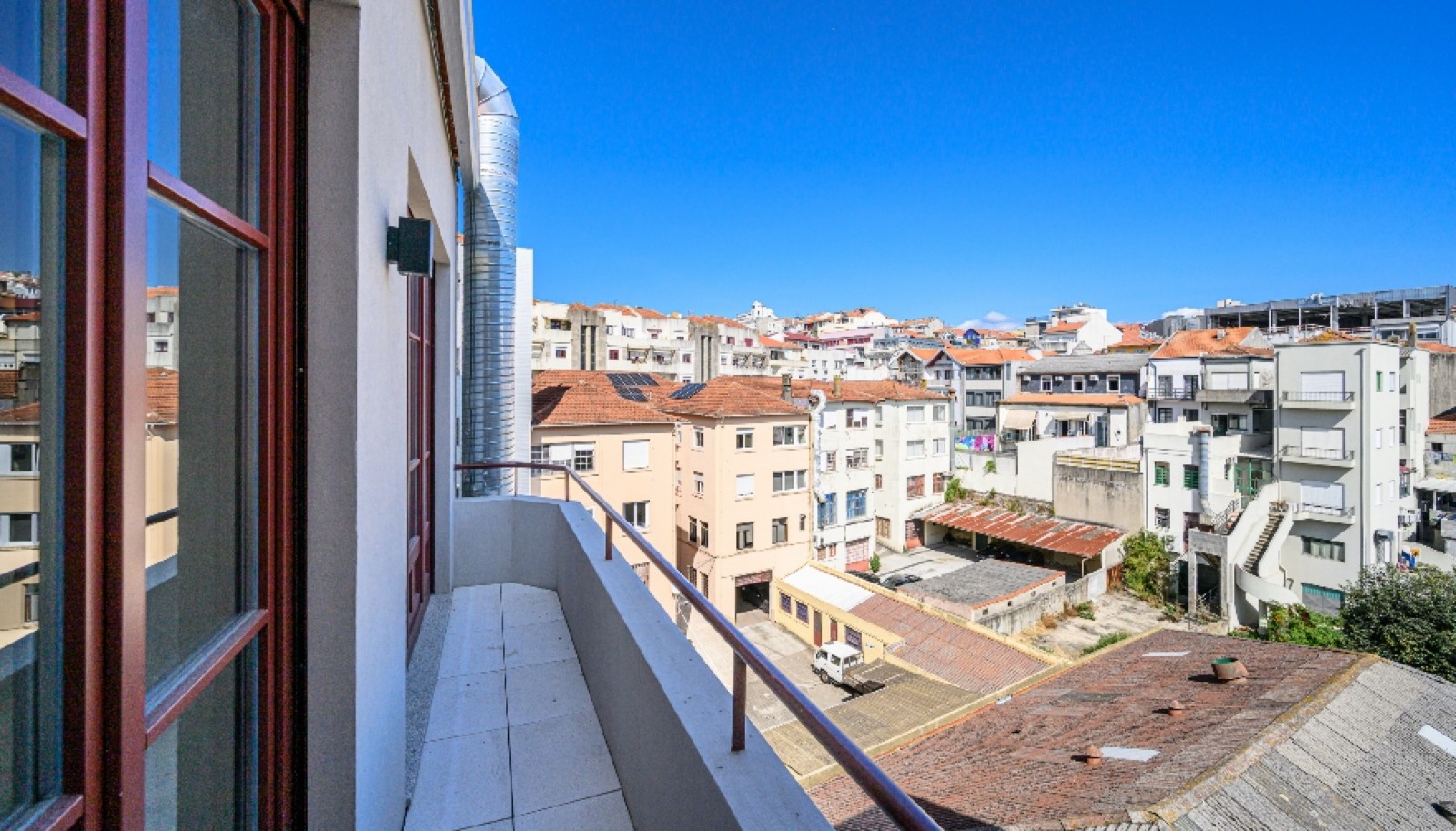 Apartamento T1 para arrendar novo com pátio, Baixa do Porto, Portugal_386087