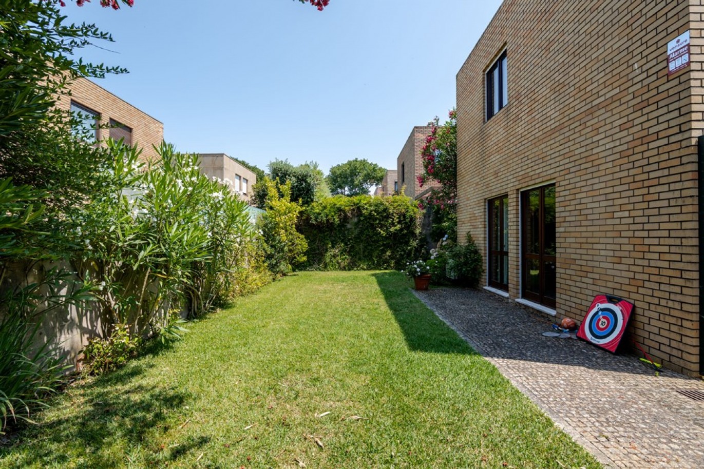 Vivienda de 4+1 dormitorios con jardín en Leça da Palmeira, Portugal_386195