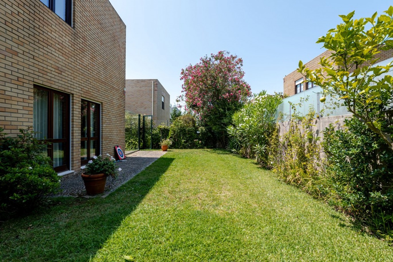Vivienda de 4+1 dormitorios con jardín en Leça da Palmeira, Portugal_386198