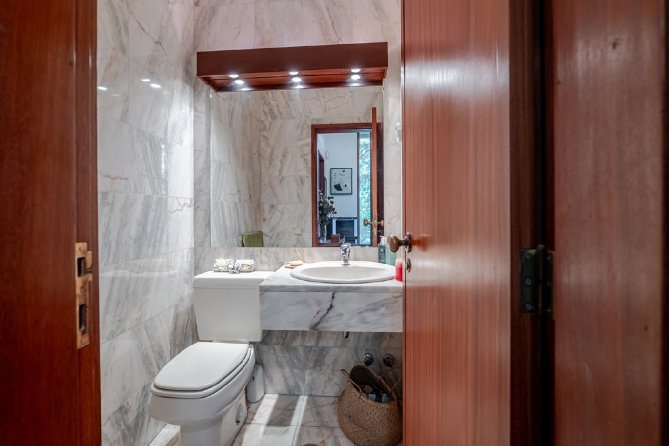 Vivienda de 4+1 dormitorios con jardín en Leça da Palmeira, Portugal_386214