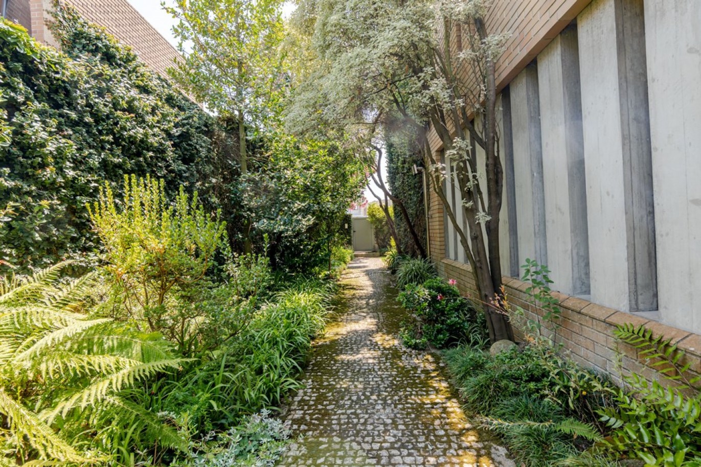 Vivienda de 4+1 dormitorios con jardín en Leça da Palmeira, Portugal_386231