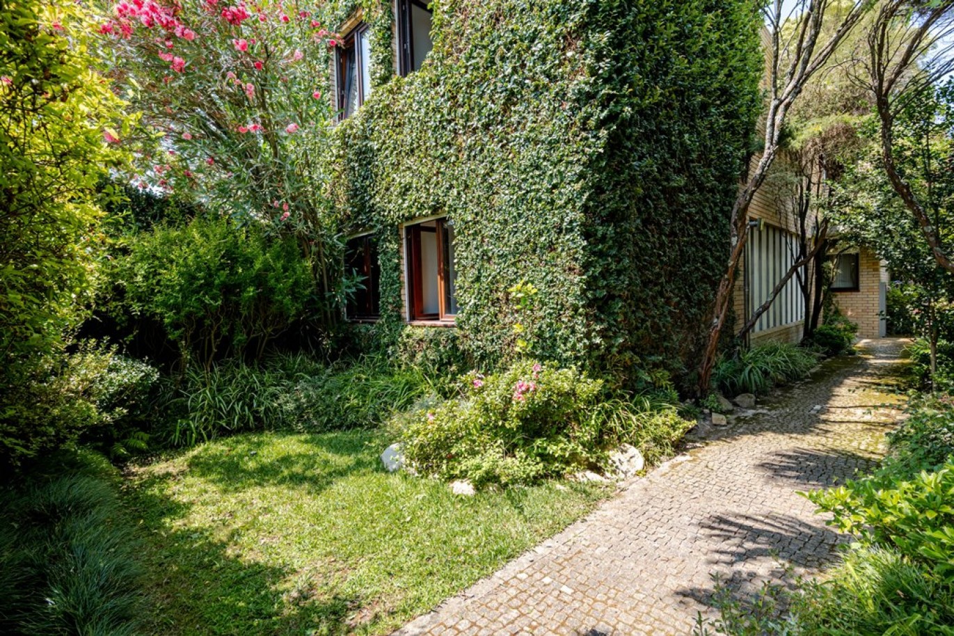 Vivienda de 4+1 dormitorios con jardín en Leça da Palmeira, Portugal_386232