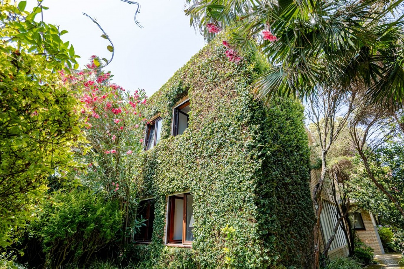 Vivienda de 4+1 dormitorios con jardín en Leça da Palmeira, Portugal_386235