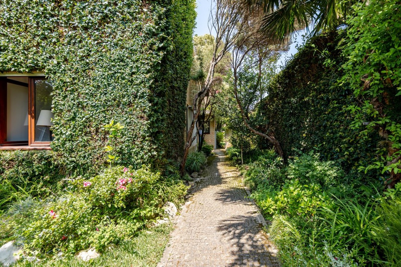 Vivienda de 4+1 dormitorios con jardín en Leça da Palmeira, Portugal_386237