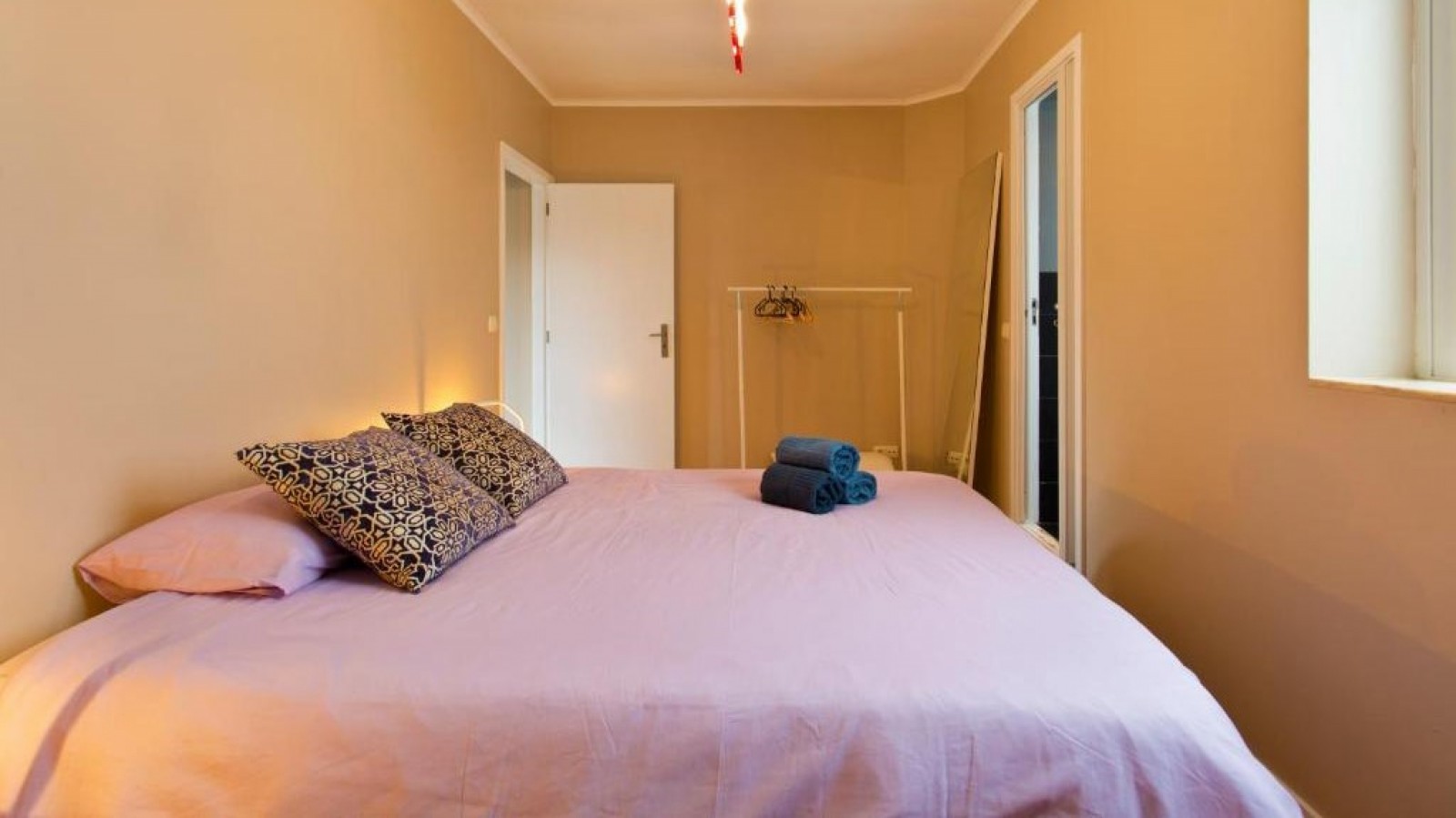 Zwei-Zimmer-Haus mit Genehmigung für AL zu verkaufen in Porto, Portugal_386461
