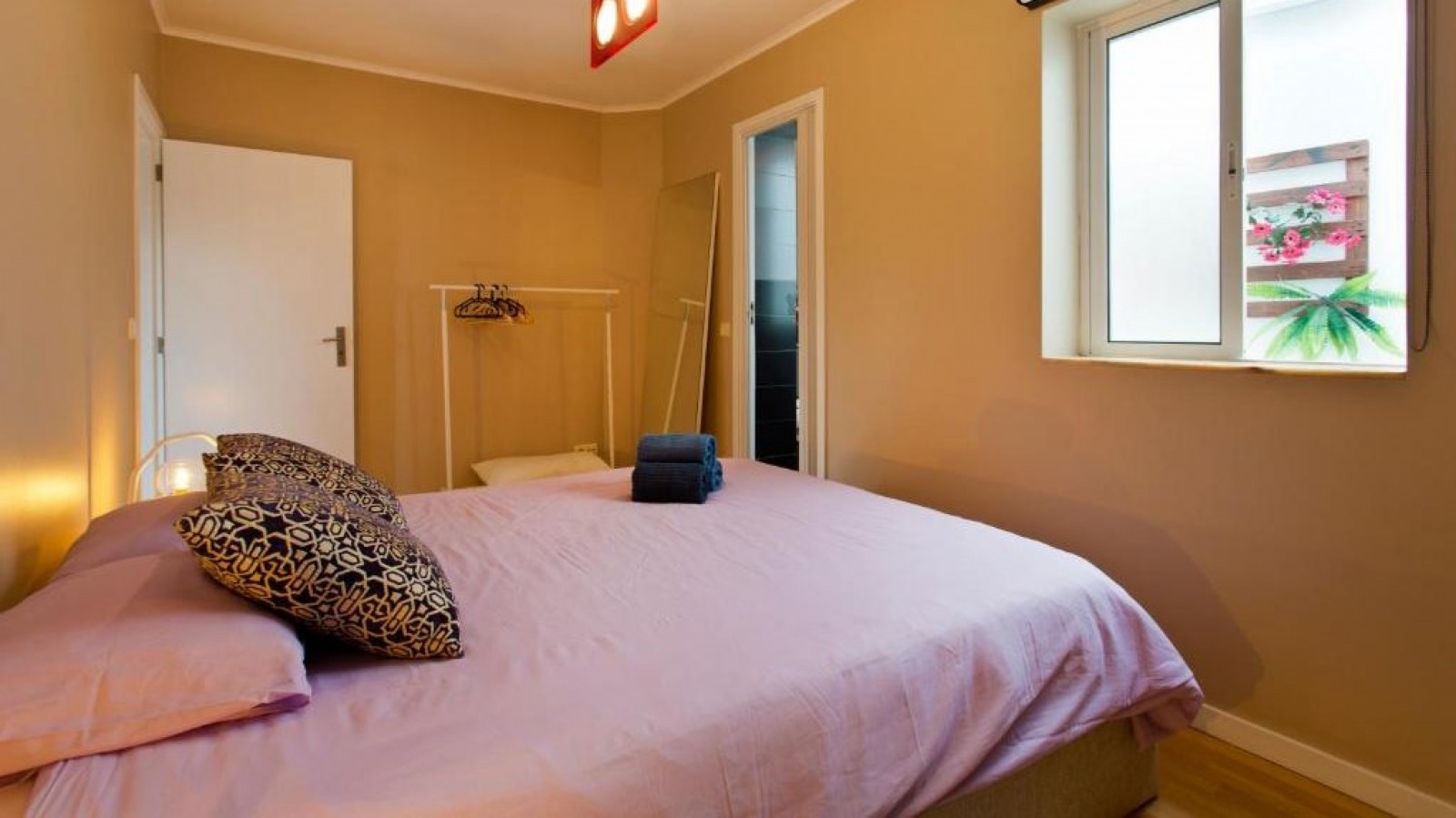 Zwei-Zimmer-Haus mit Genehmigung für AL zu verkaufen in Porto, Portugal_386463