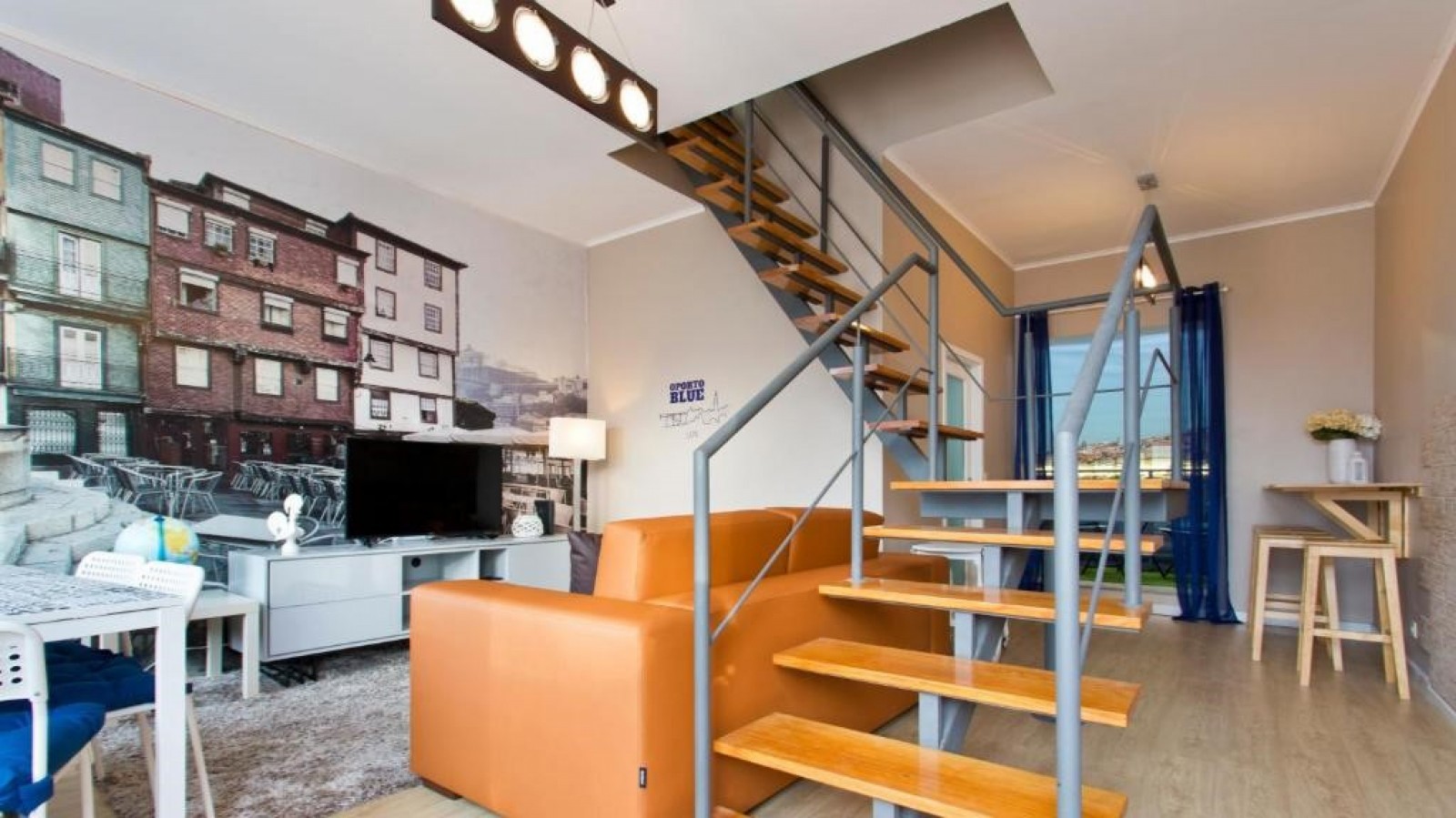 Zwei-Zimmer-Haus mit Genehmigung für AL zu verkaufen in Porto, Portugal_386470