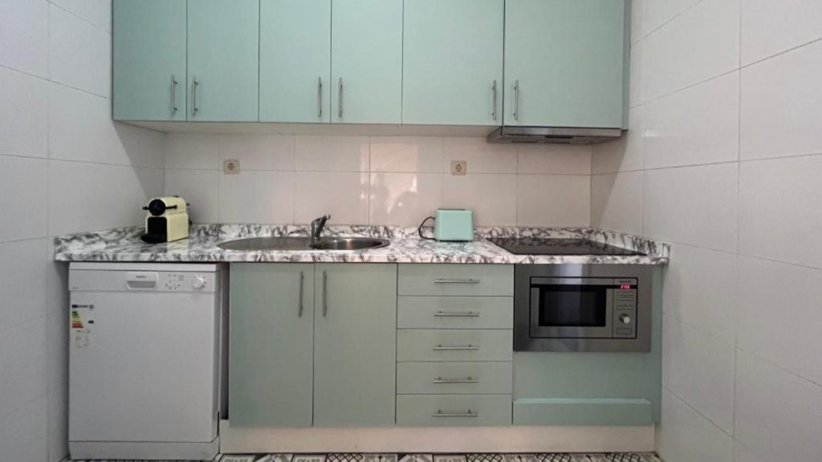 Zwei-Zimmer-Haus mit Genehmigung für AL zu verkaufen in Porto, Portugal_386473